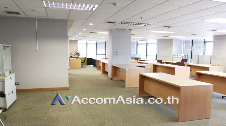11  Studio Office Space For Rent in Sukhumvit ,Bangkok BTS Ekkamai at Modern Town Building AA17506